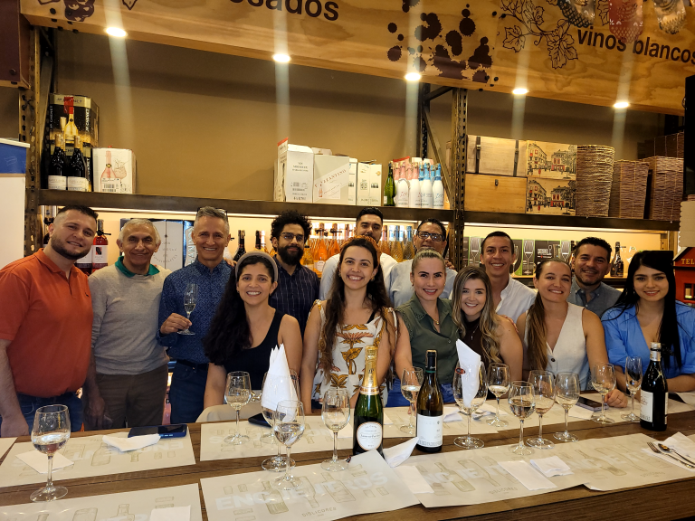 El pasado 28 de marzo tuvimos el placer de disfrutar de una experiencia única en el STORE de DISLICORES. @dislicores¡Nuestra Cata de Vino fue todo un éxito! 🙌🏼